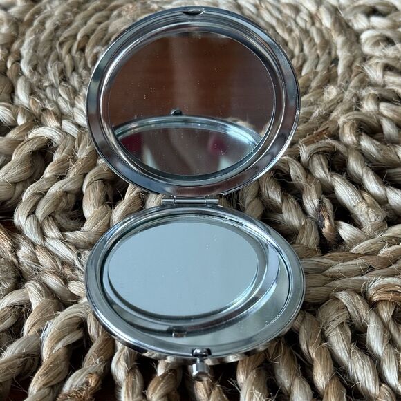 Vintage Dual Compact‎ Mirror Silvertone Parrot Tropical 3" - Picture 2 of 3